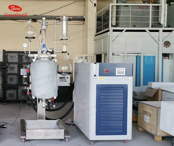 高低溫一體機配套玻璃反應(yīng)釜做制冷加熱反應(yīng)