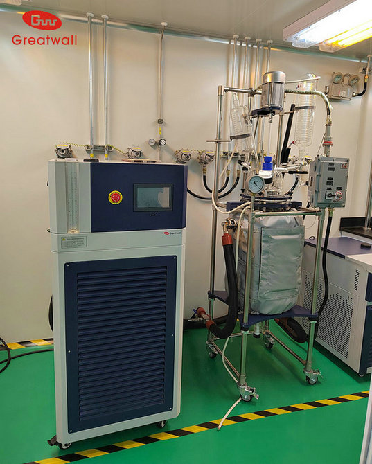 高低溫一體機(jī)內(nèi)有空氣怎么處理？